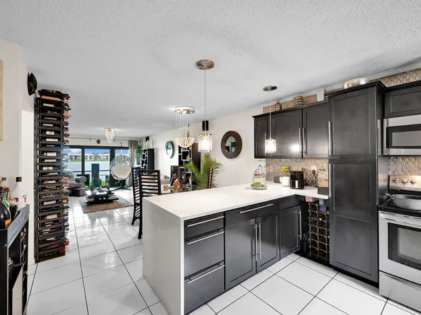 627 Banks Road #48, Margate, FL 33063