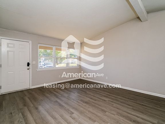 1126844_004_living_room_4.jpg