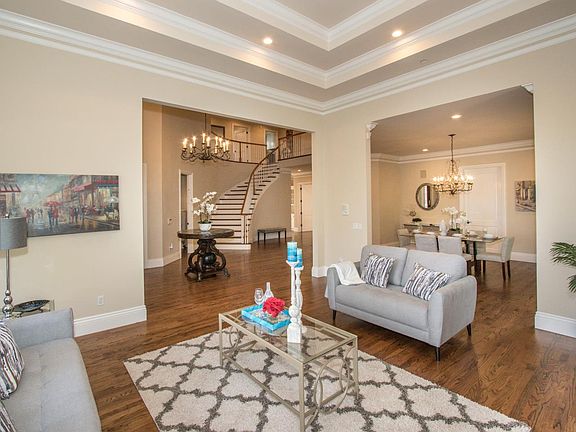 4th image of 24 Cornelia Dr
