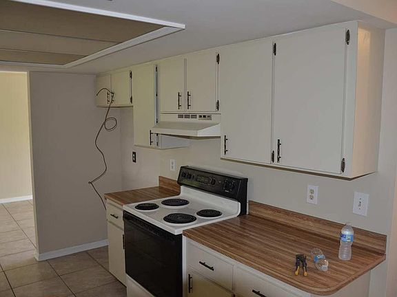 5th image of 688 SE Chapman Avenue