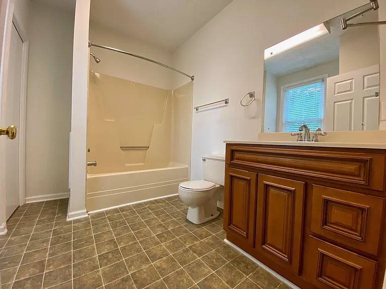 200 W Maple St #2 — Photo 10