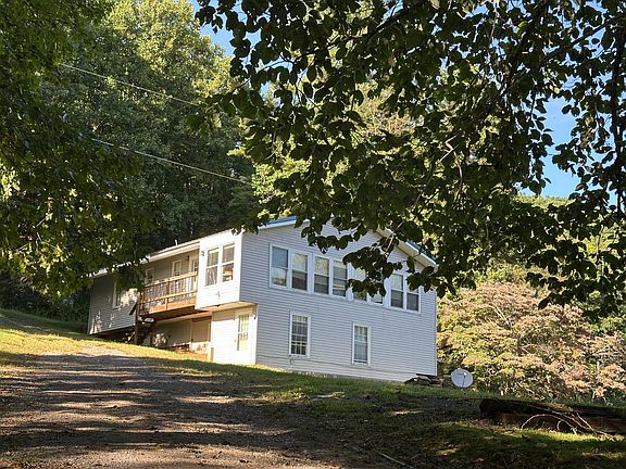 2nd image of 3183 Julia Rd