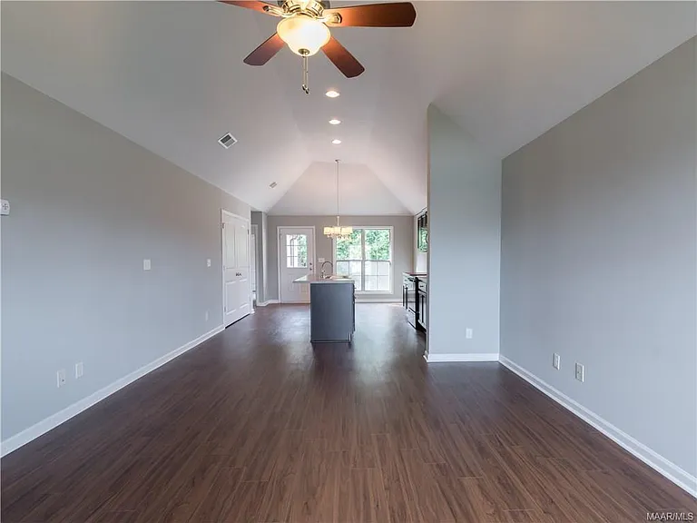 6320 Burbank Crossing Loop — Photo 3