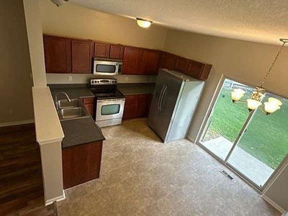 3rd image of 1208 Green Dr