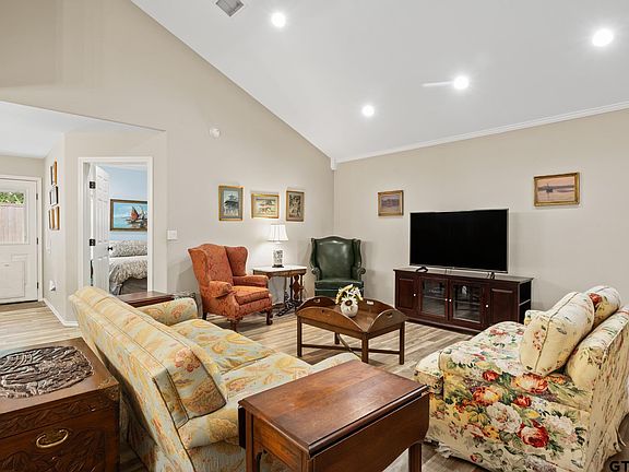 5th image of 824 Jean Ray Ct