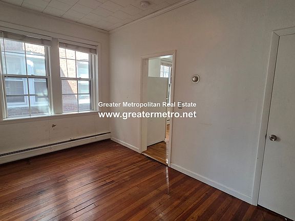 5th image of 32 Charter St APT 4