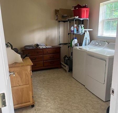 3rd image of 19 Oak Point Dr