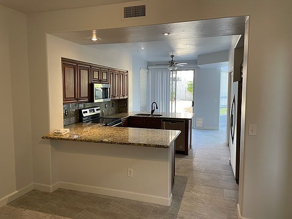 5th image of 2146 E Saltsage Dr