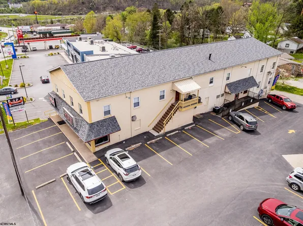 874 Fairmont Rd, Westover, WV 26501