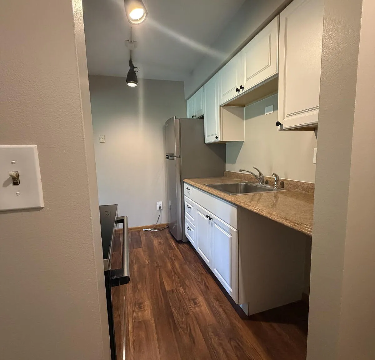 1 bed, 1.0 bath, 523 sqft, $1,199 — Photo 3