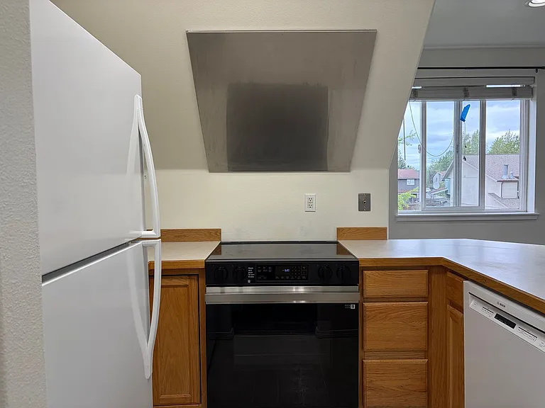 2323 E 68th Ave — Photo 13