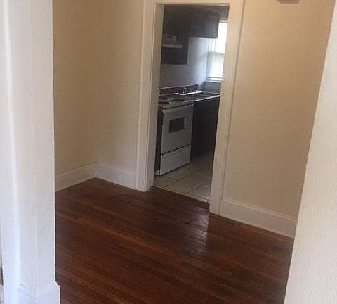 4th image of 817 W 37th St APT 2