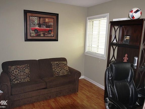 4th image of 8506 Hampshire Dr