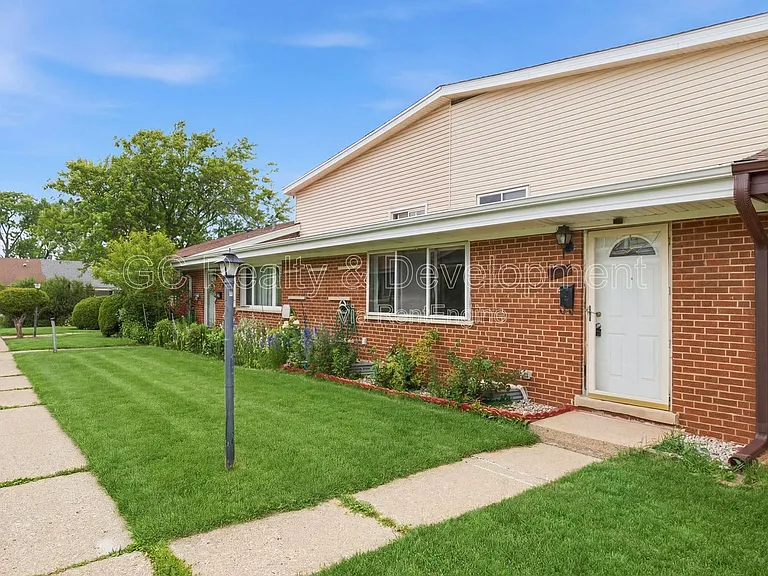 9517 Terrace Pl — Photo 1