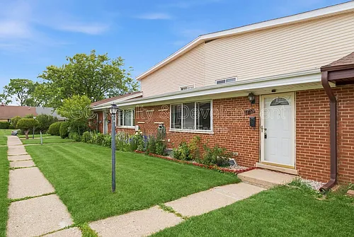 9517 Terrace Pl Photo 1