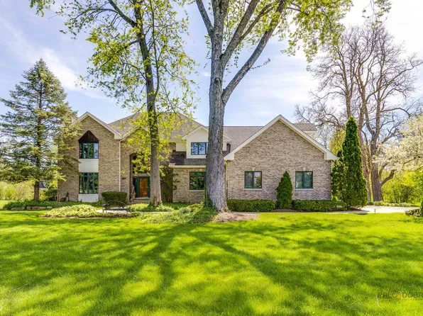 1 Willow Bay Dr, South Barrington, IL 60010