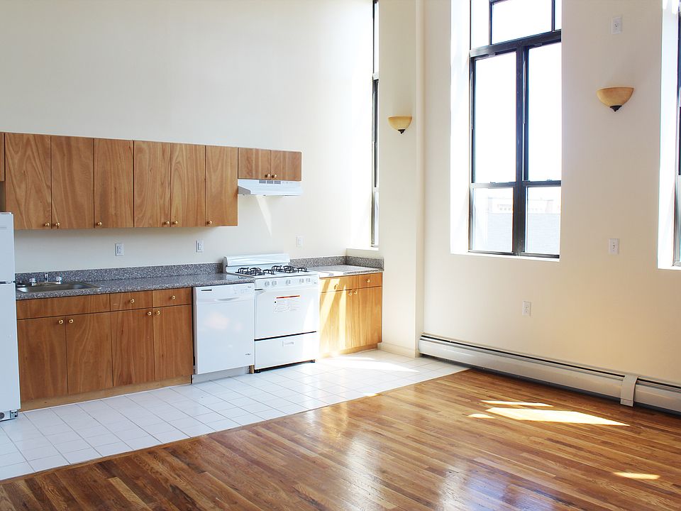 2nd image of 43 Madison St APT 317
