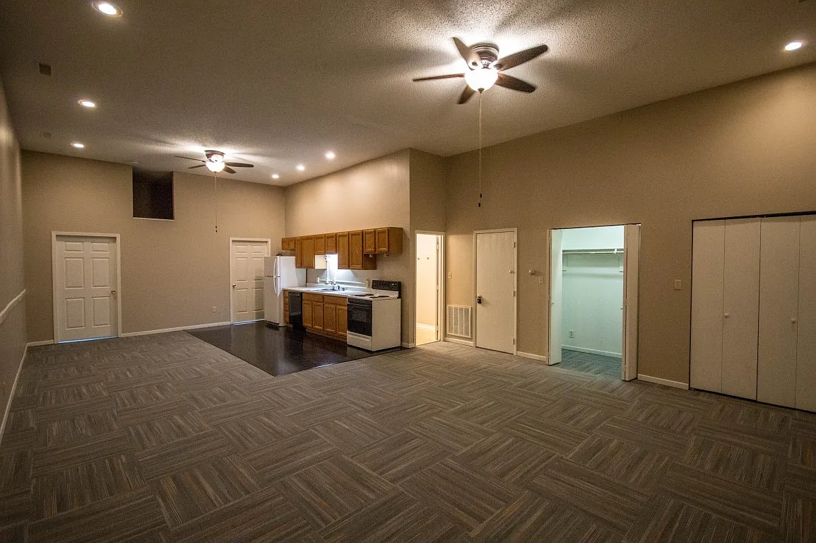 813.5 Story Residential — Photo 2