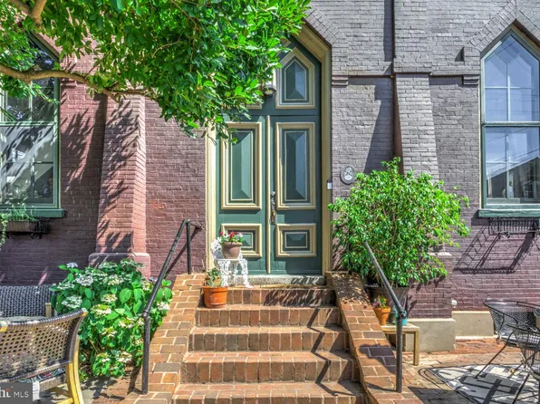 102 W Walnut St, Marietta, PA 17547