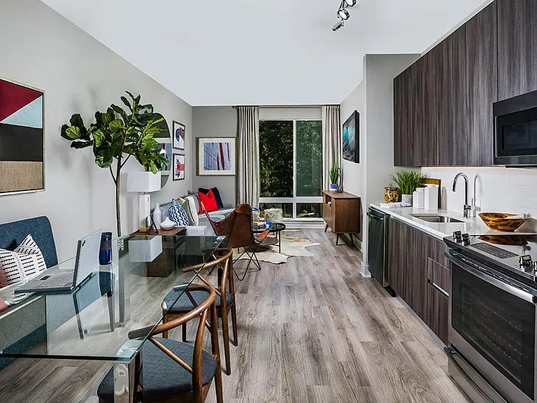 Modern on M — Photo 16