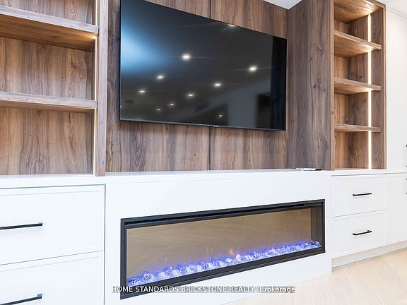5th image of 61 Saint Clair Ave W #805