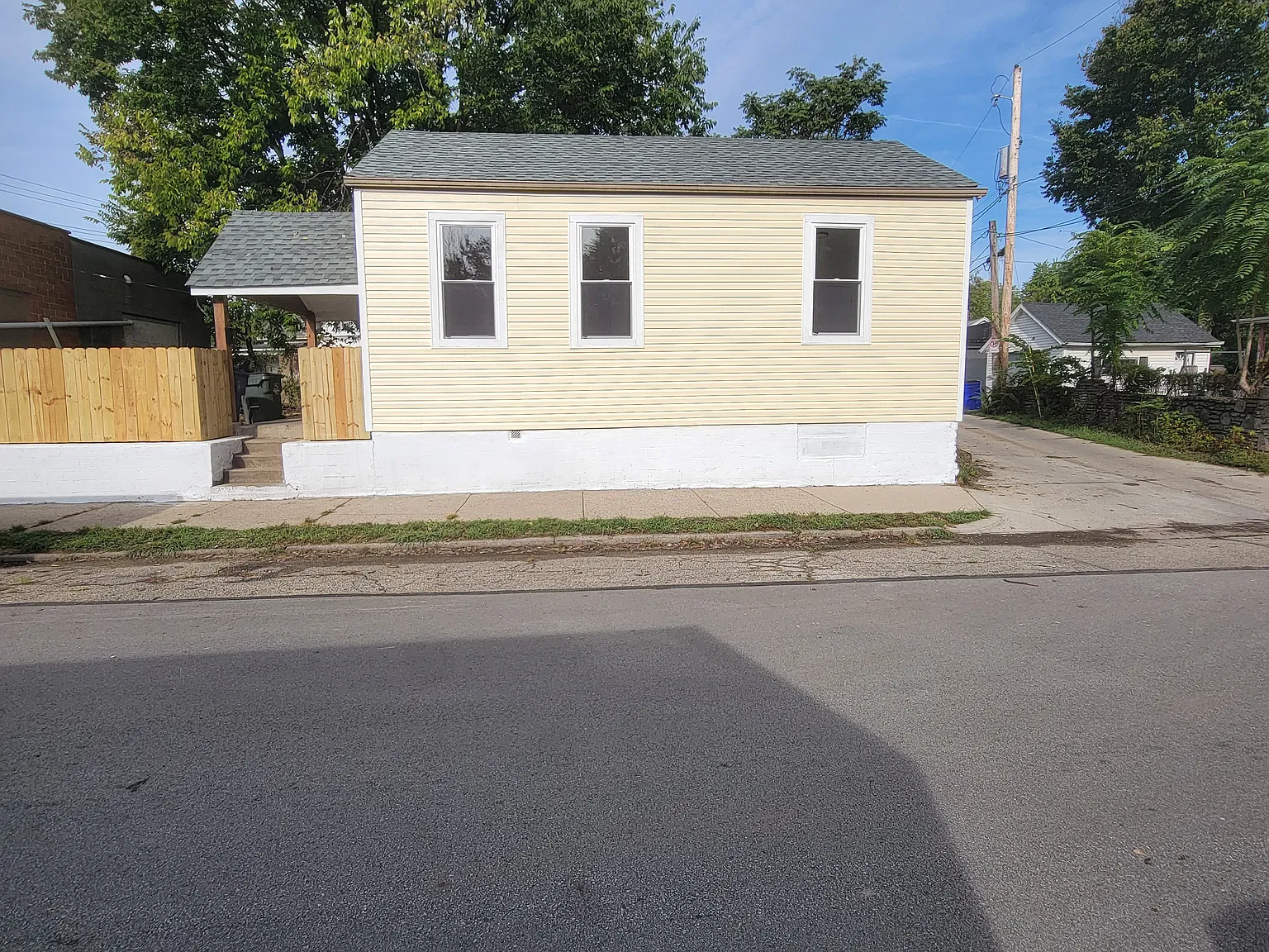 3 bed, 680 sqft, $1,650 — Photo 2
