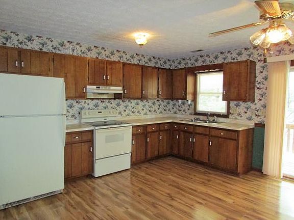 4th image of 1246 Riverview Dr