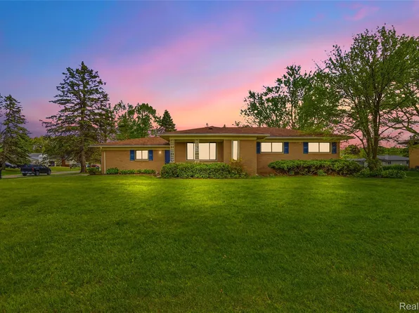 3129 Beacham Dr, Waterford, MI 48329