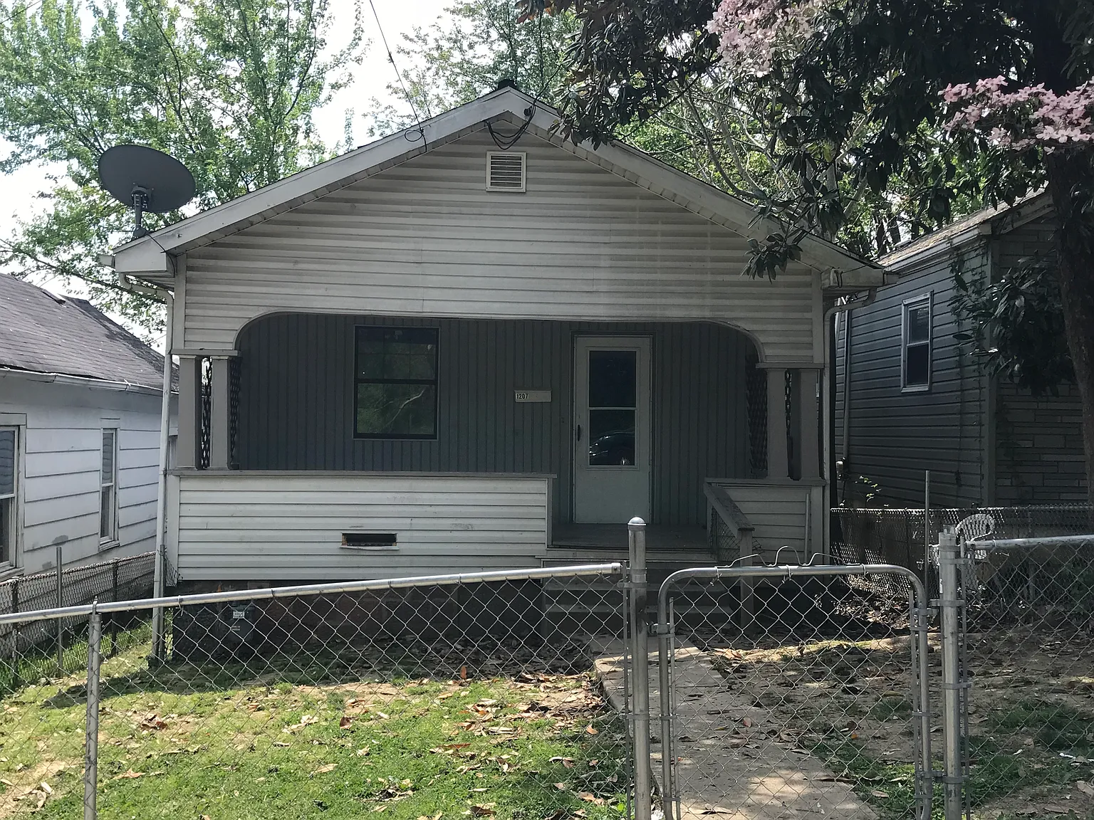 3 BR 1 Bath house — Photo 1
