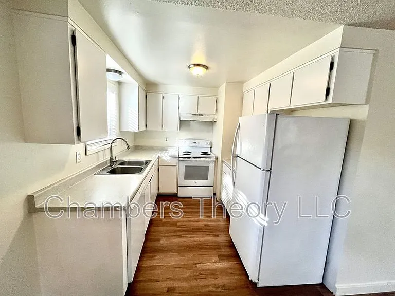 695 SE Centennial St #B — Photo 10