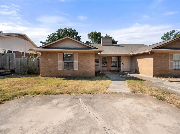 708 Woodland Ct, Kennedale, TX 76060