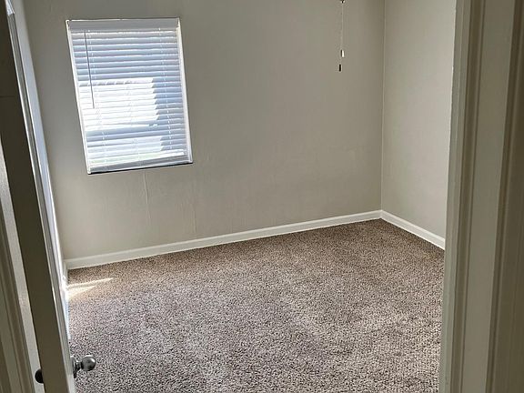 5th image of 4400 Roanoke Pkwy APT 201