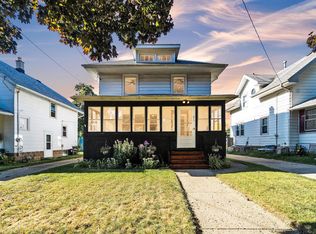 911 71st St, Kenosha, WI 53143