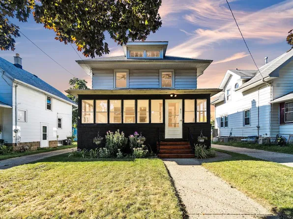 911 71st STREET, Kenosha, WI 53143