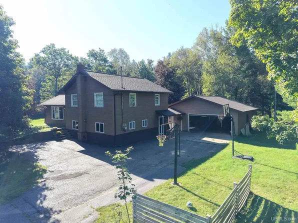 129 Wilderness Rd, Negaunee, MI 49866