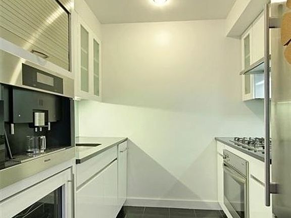 3rd image of 60 E 55th St APT 15C