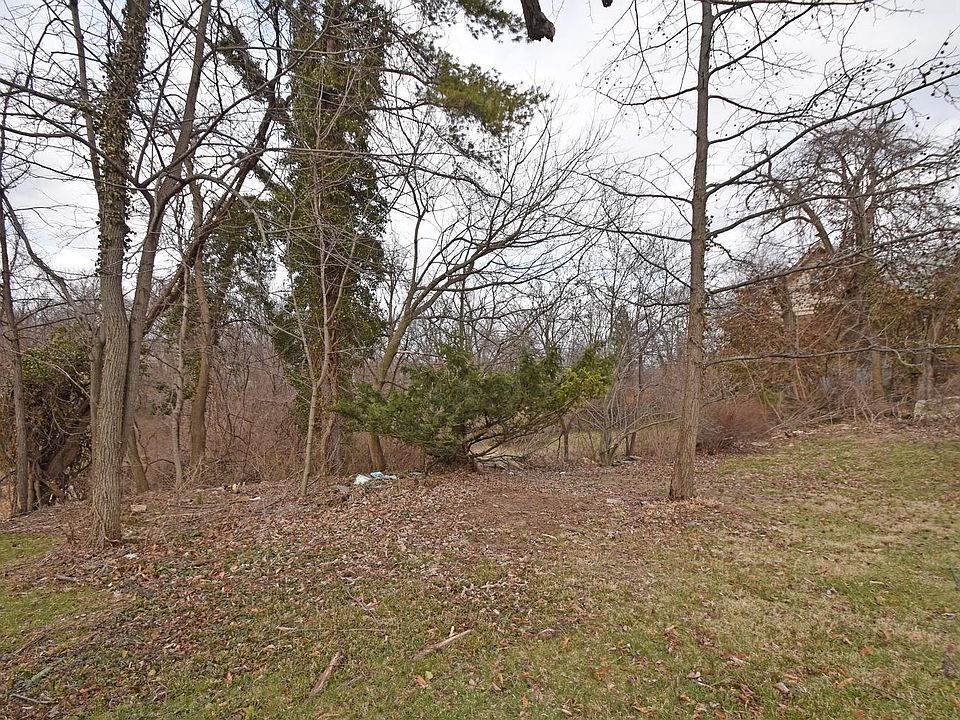 2nd image of 2916 Montclair Ave