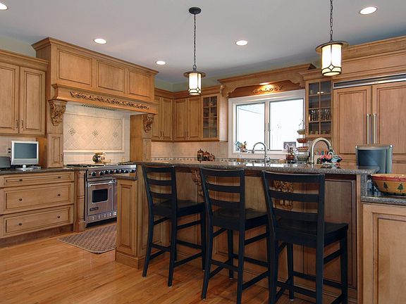 GOURMET KITCHEN VIKING STOVE