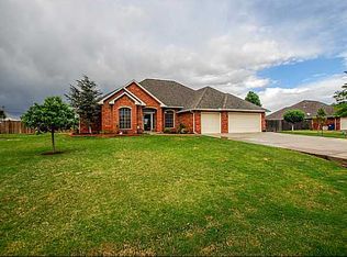 1509 Quail Lake Way, Mustang, OK 73064