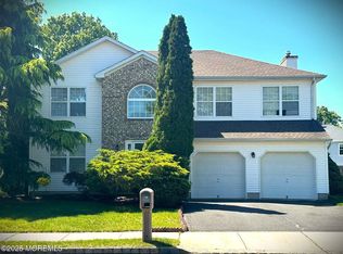 14 Diamond Ln, Howell, NJ 07731