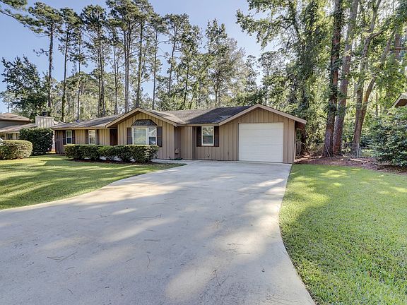 3rd image of 10 Bay Pines Dr