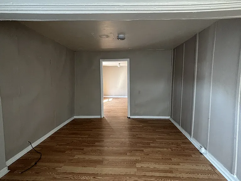 210 W Spring St — Photo 6