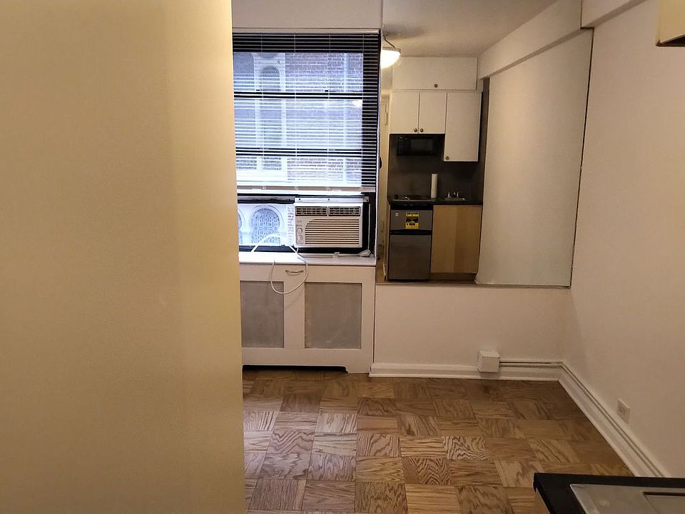 1st image of 135 E 54th St #Mr2