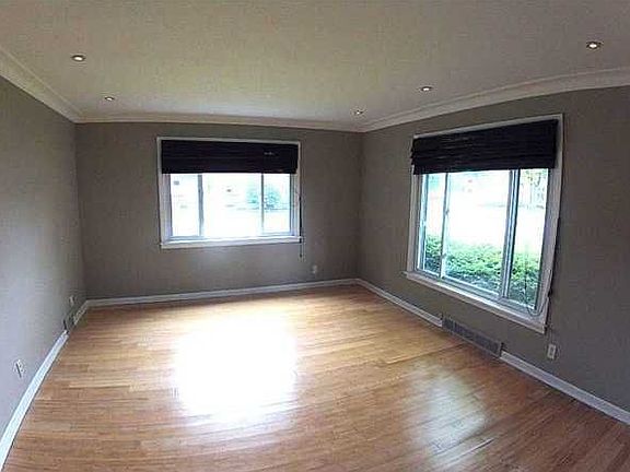 3rd image of 944 Cleveland Dr