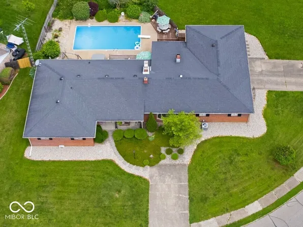 808 Parkview Dr, Rushville, IN 46173