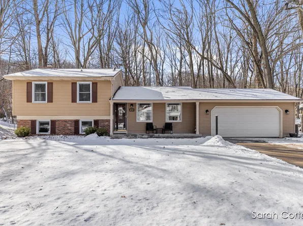 6150 Winthrop Ct SE, Ada, MI 49301