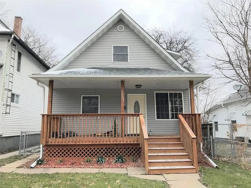 1208 B Ave NW photo 1