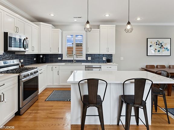 3rd image of 1523 W Thomas St #4