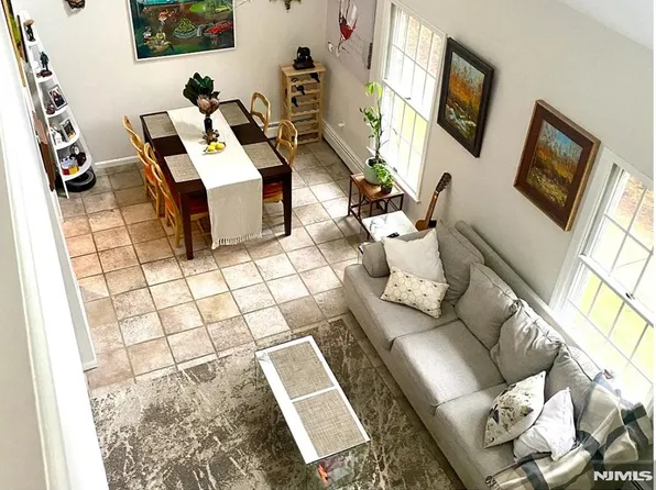 153B S Maple Ave, Park Ridge, NJ 07656