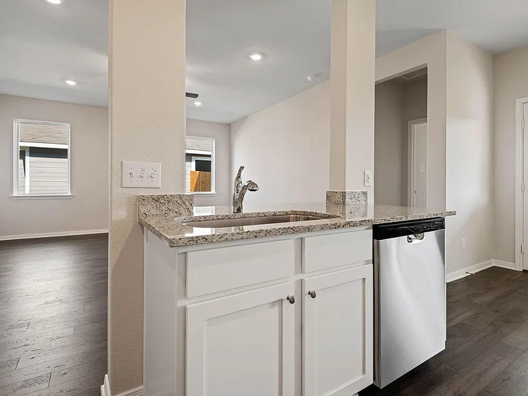 15802 Berry Hill Dr — Photo 11